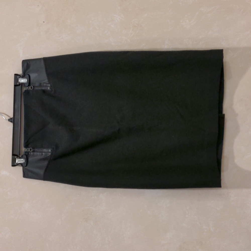 Halogen black skirt, zipper details & faux leather panels, size 10